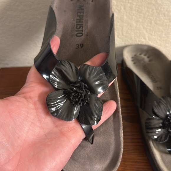 Mephisto Women's Black Sandals with Floral Accent 39 - Picture 6 of 10